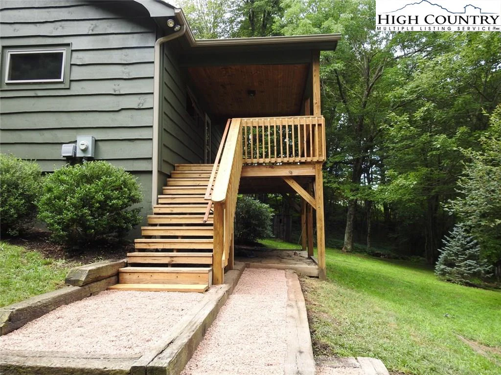 Image number 11 for the current listing