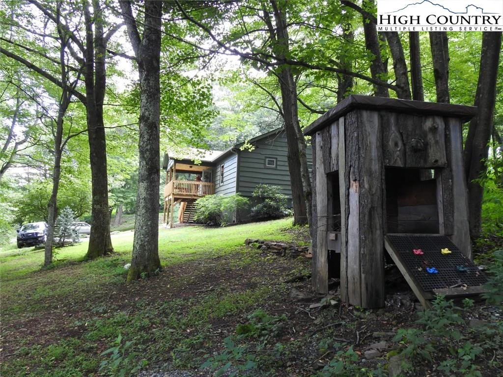 Image number 13 for the current listing