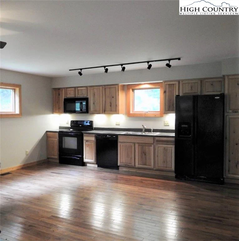 Image number 5 for the current listing