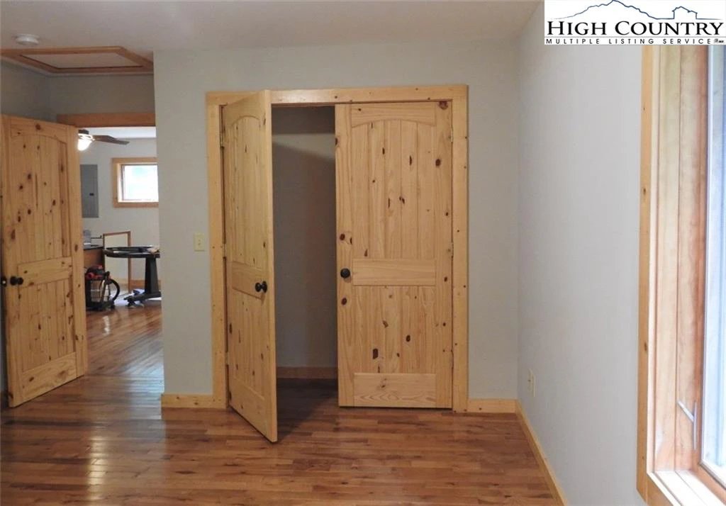 Image number 6 for the current listing