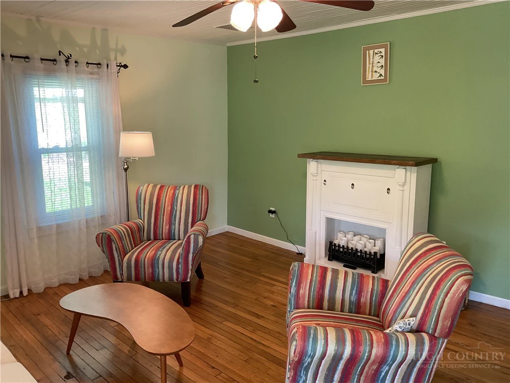 Image number 15 for the current listing