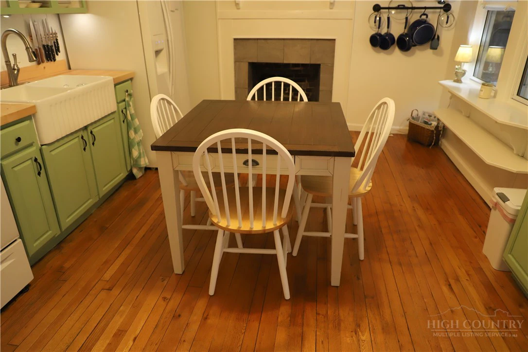 Image number 14 for the current listing
