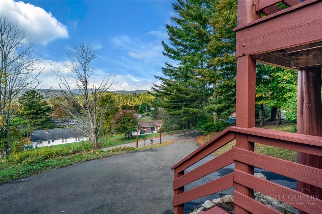 Image number 8 for the current listing