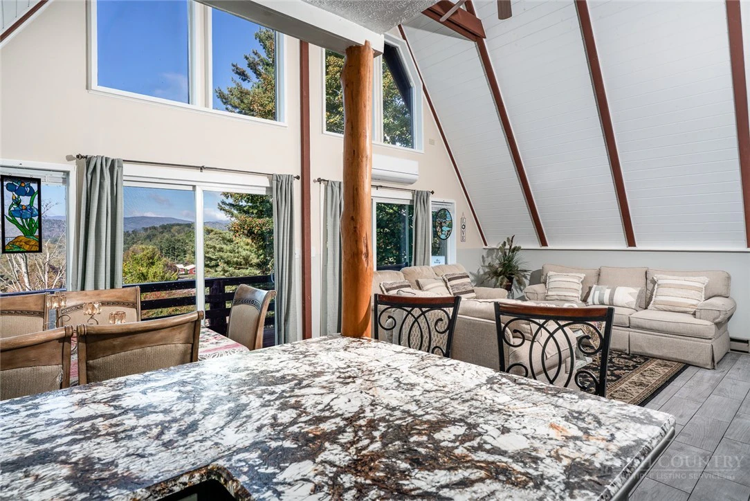 Image number 10 for the current listing