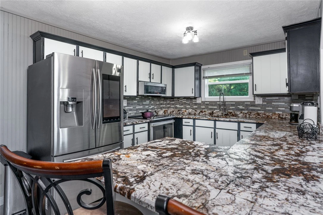Image number 18 for the current listing