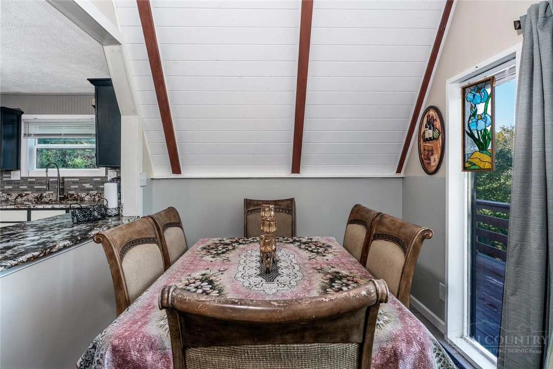 Image number 19 for the current listing