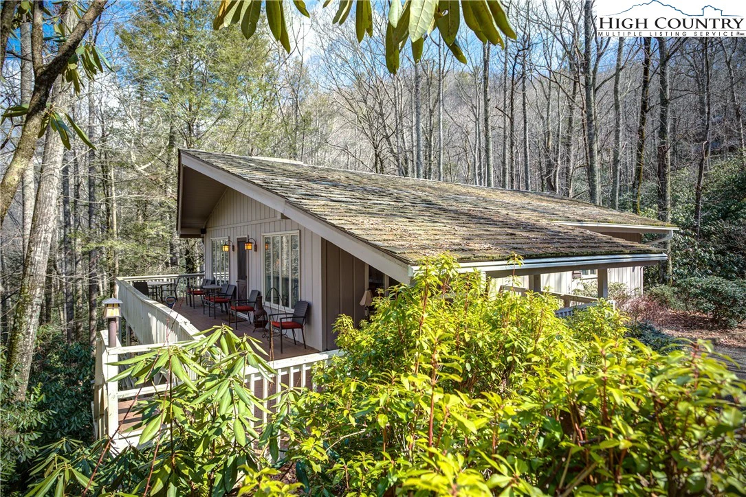 Image number 1 for the current listing
