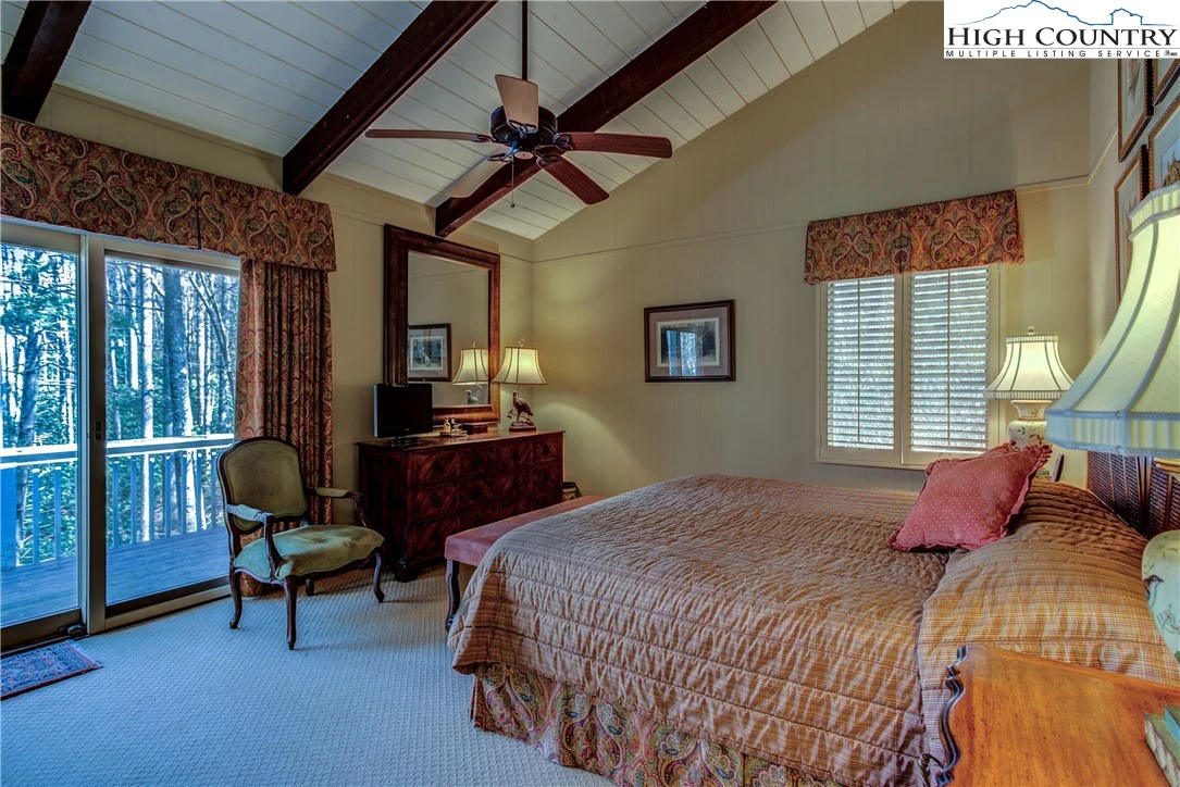Image number 4 for the current listing