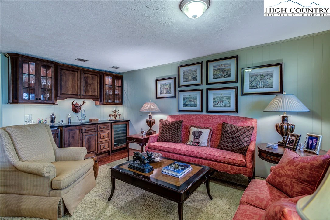 Image number 8 for the current listing