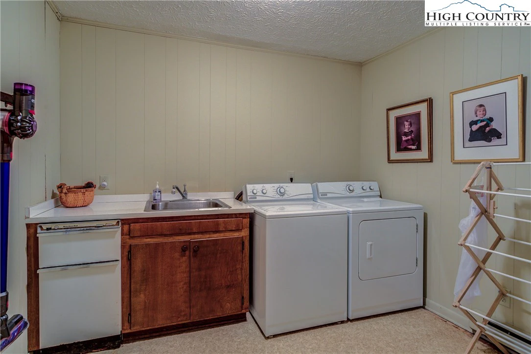 Image number 16 for the current listing
