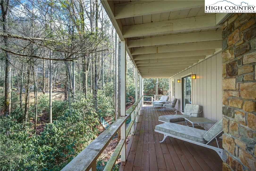 Image number 17 for the current listing