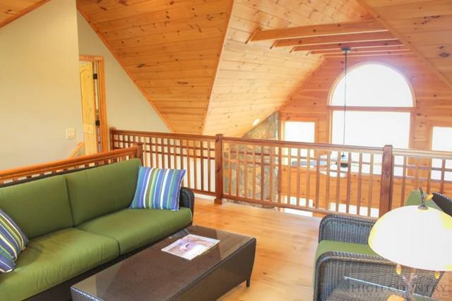 Image number 4 for the current listing