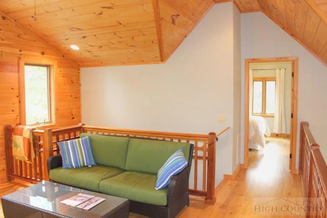 Image number 5 for the current listing