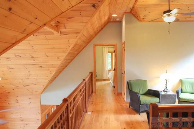 Image number 9 for the current listing