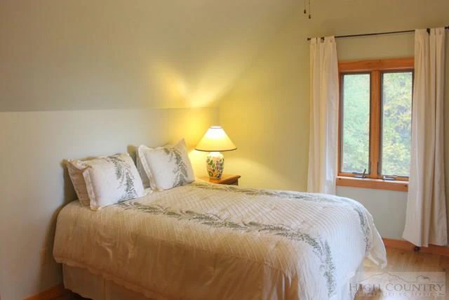 Image number 12 for the current listing