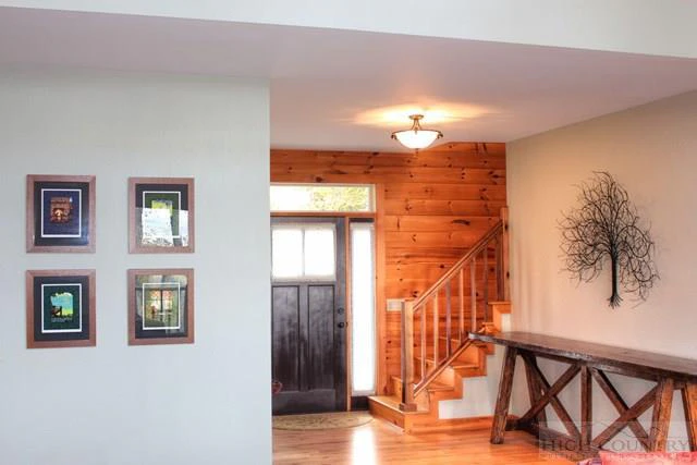 Image number 14 for the current listing