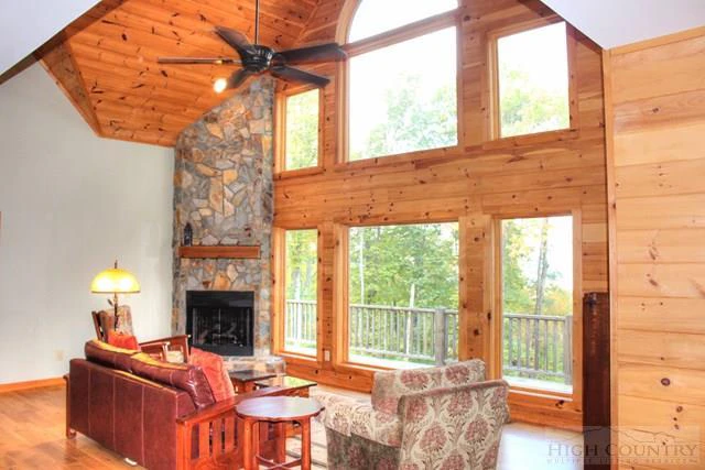 Image number 21 for the current listing
