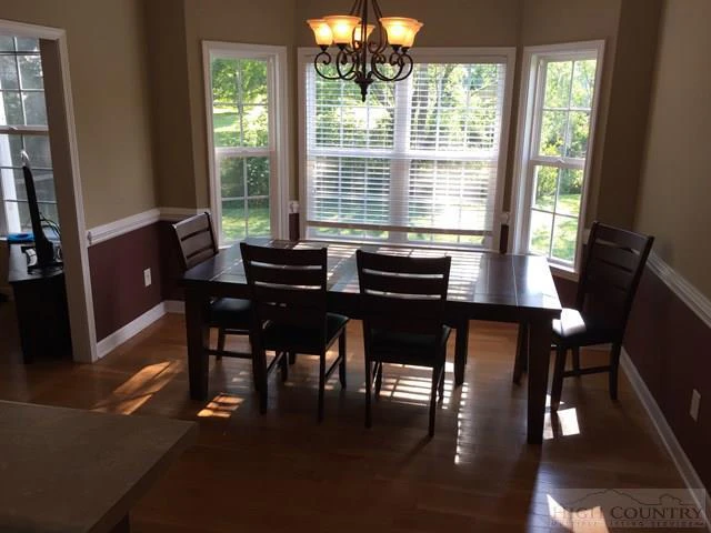 Image number 11 for the current listing