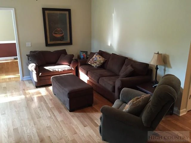 Image number 13 for the current listing
