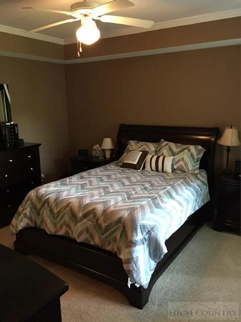 Image number 5 for the current listing