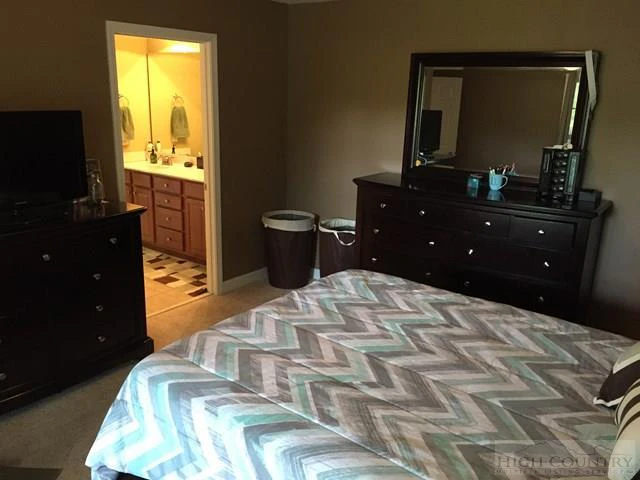 Image number 6 for the current listing