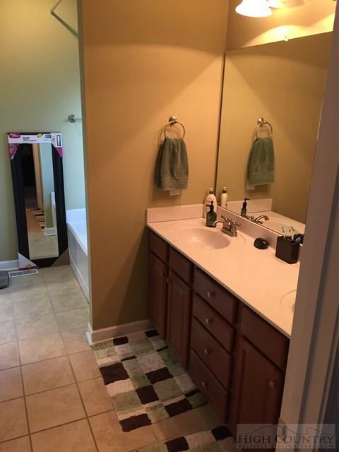 Image number 7 for the current listing