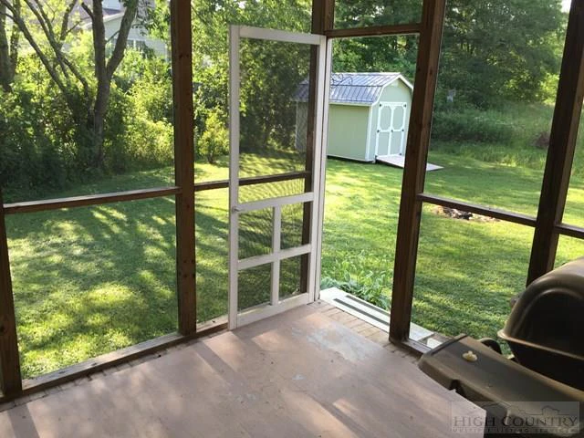 Image number 8 for the current listing