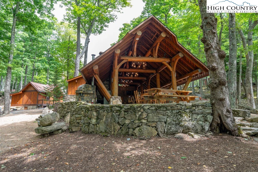 Image number 13 for the current listing