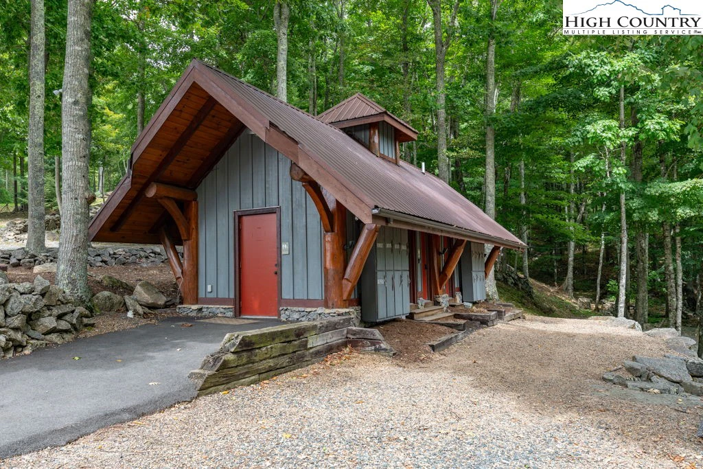 Image number 9 for the current listing