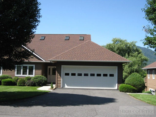 Image number 1 for the current listing