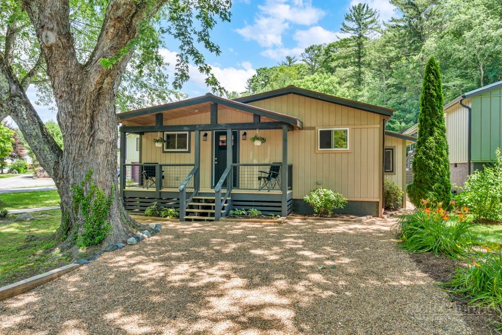 Image number 1 for the current listing