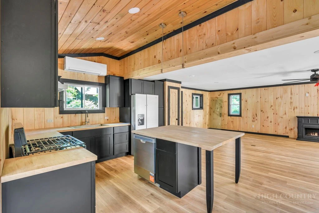 Image number 10 for the current listing