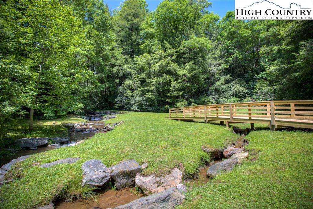 Image number 13 for the current listing