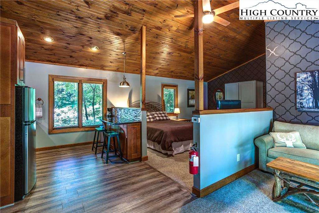Image number 6 for the current listing