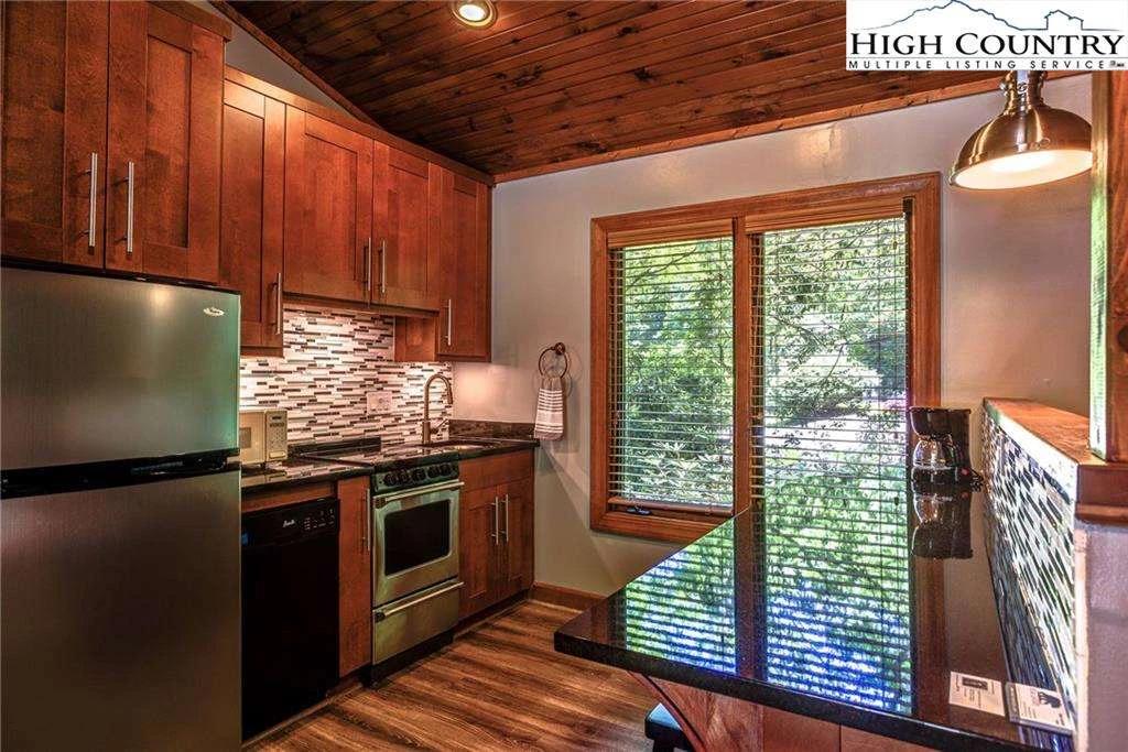 Image number 7 for the current listing