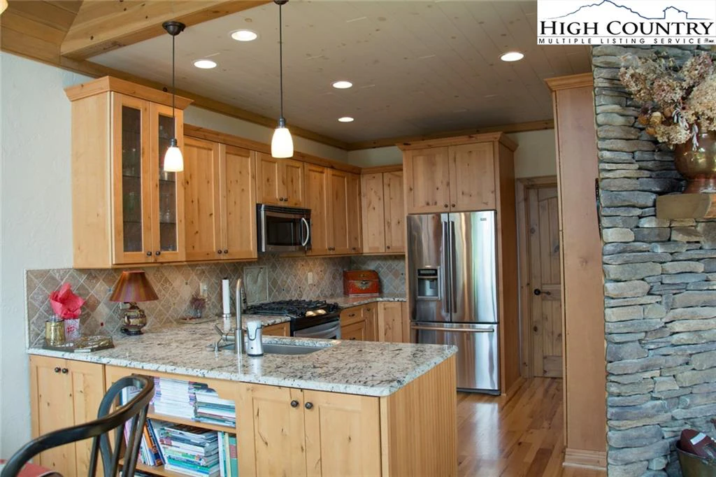 Image number 3 for the current listing