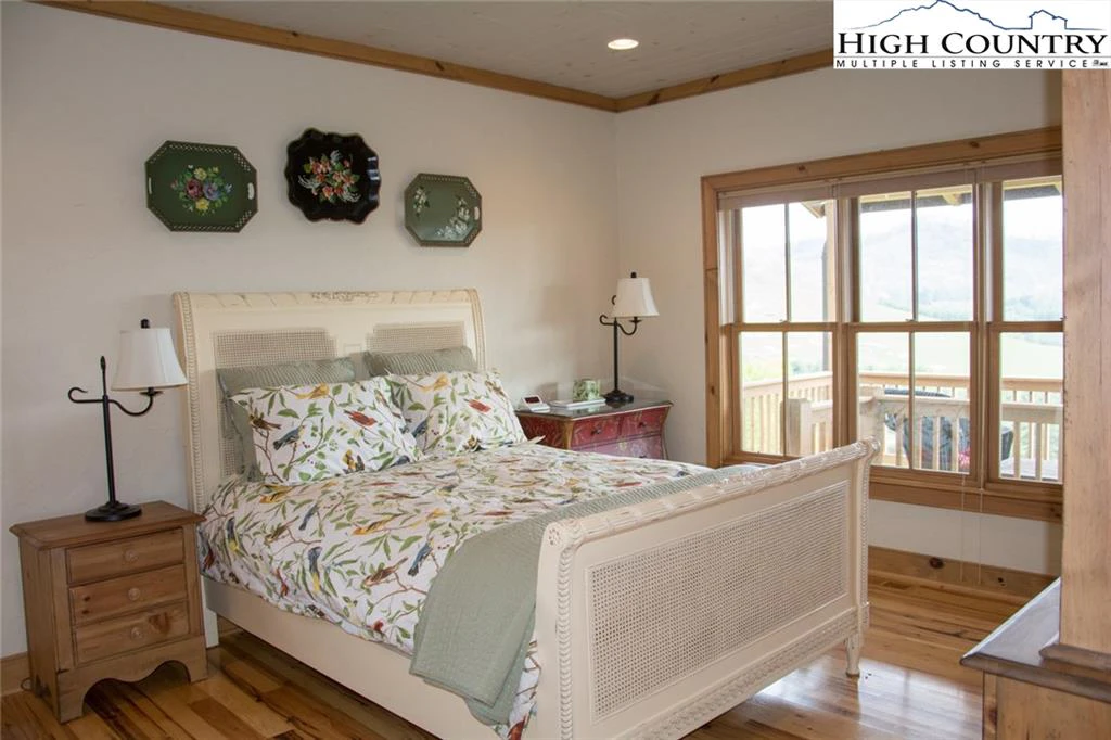 Image number 5 for the current listing