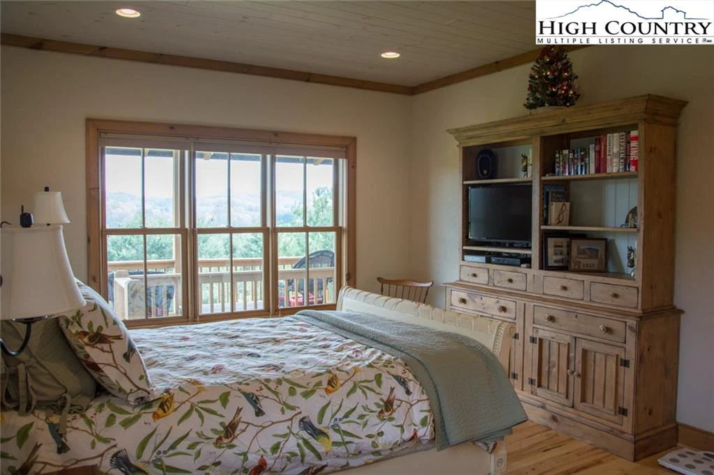 Image number 6 for the current listing