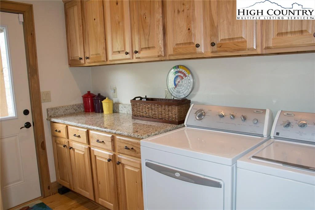 Image number 9 for the current listing