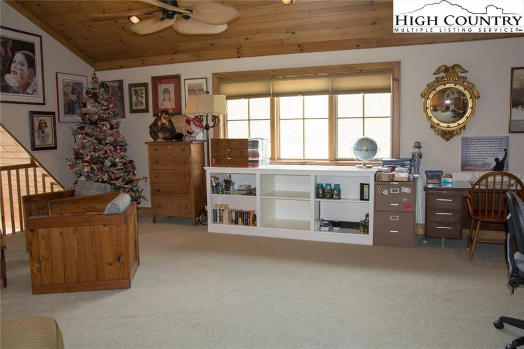 Image number 11 for the current listing