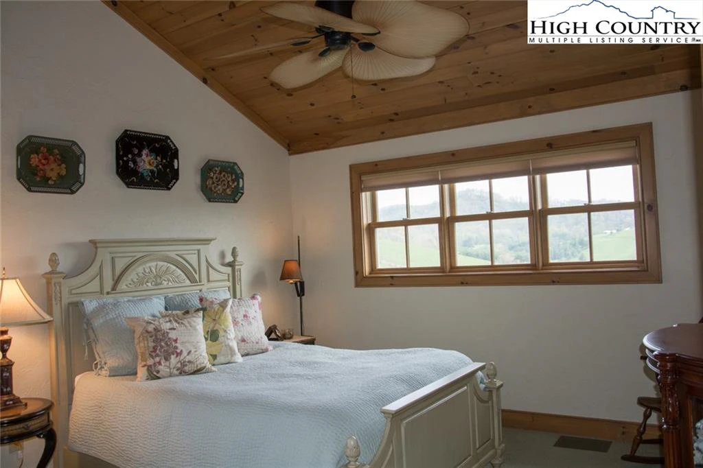 Image number 2 for the current listing