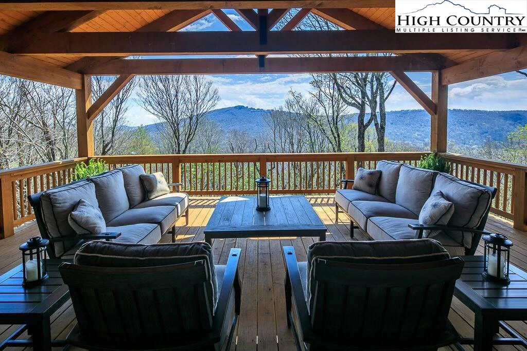 Image number 1 for the current listing