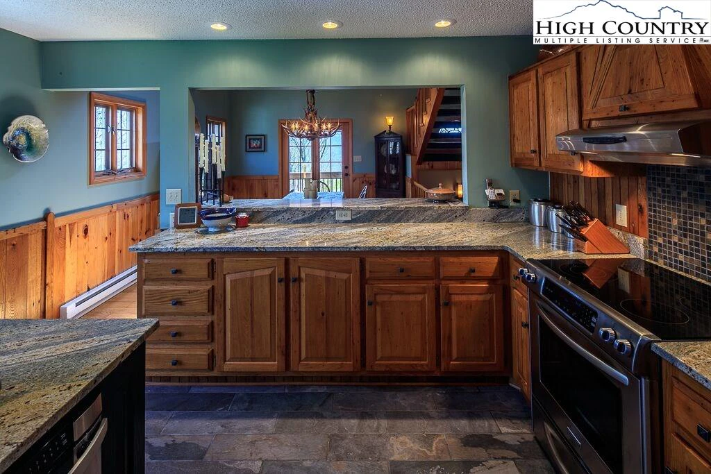 Image number 3 for the current listing