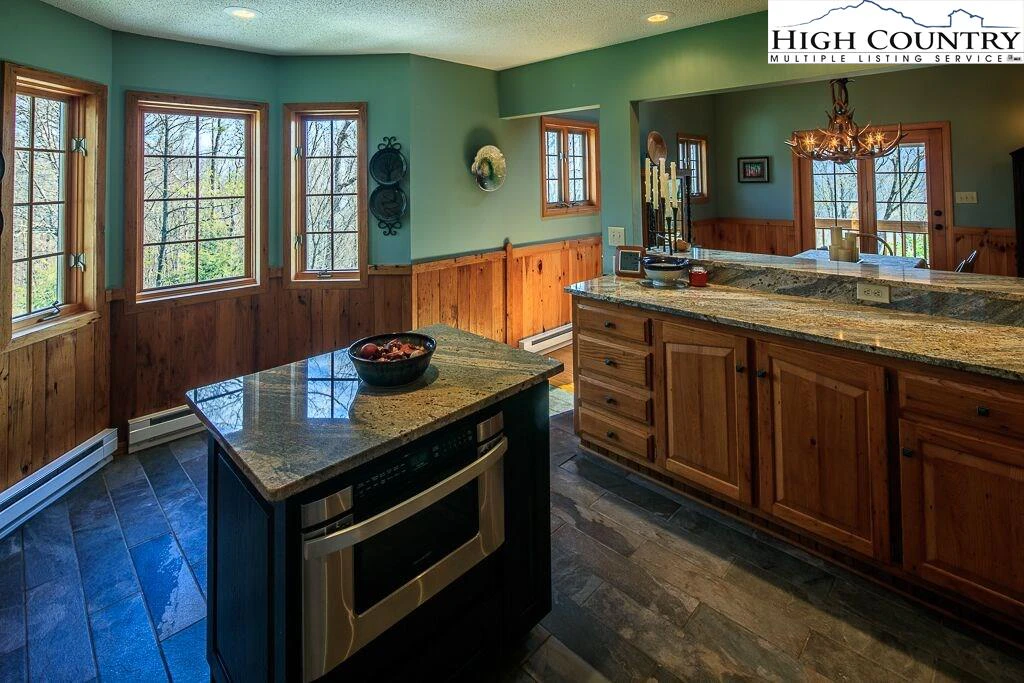 Image number 4 for the current listing