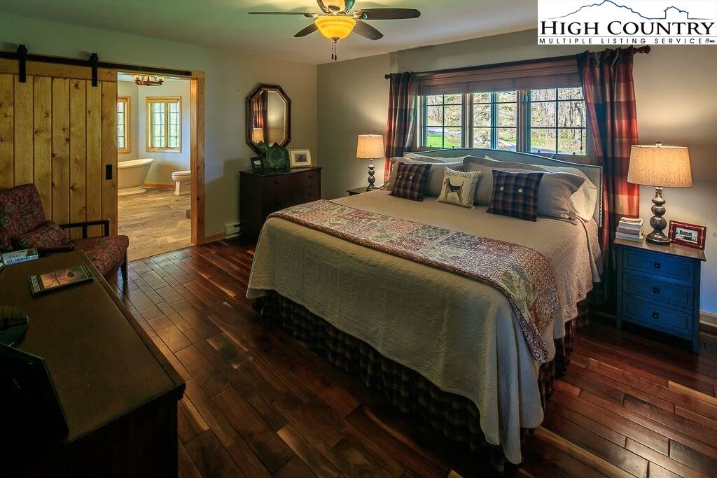 Image number 6 for the current listing