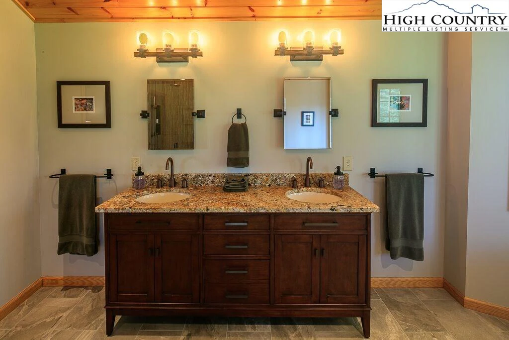 Image number 9 for the current listing