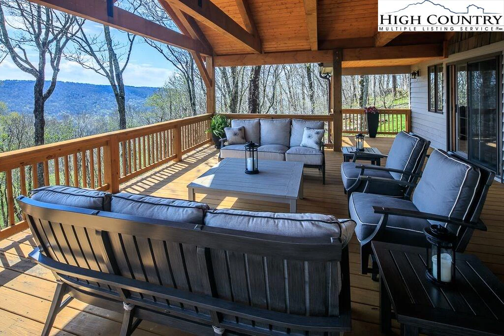 Image number 33 for the current listing
