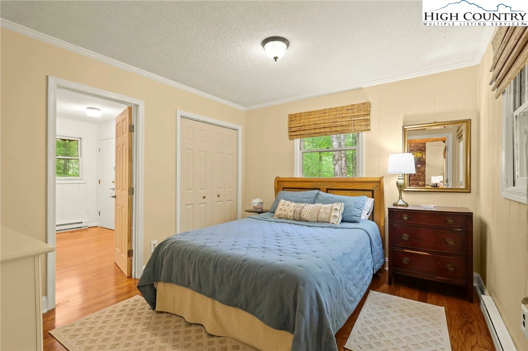 Image number 8 for the current listing
