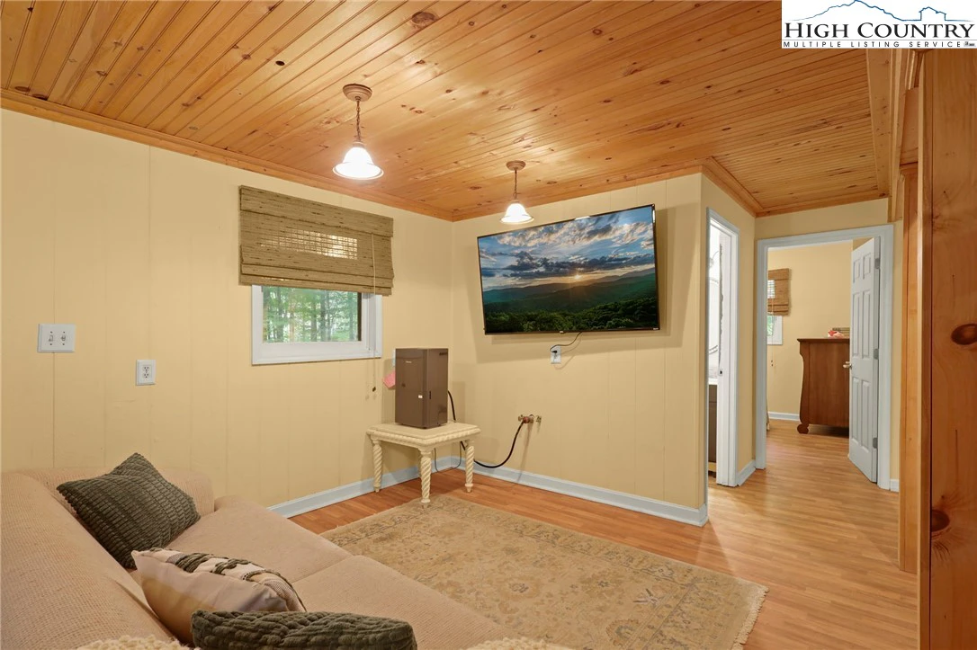 Image number 3 for the current listing