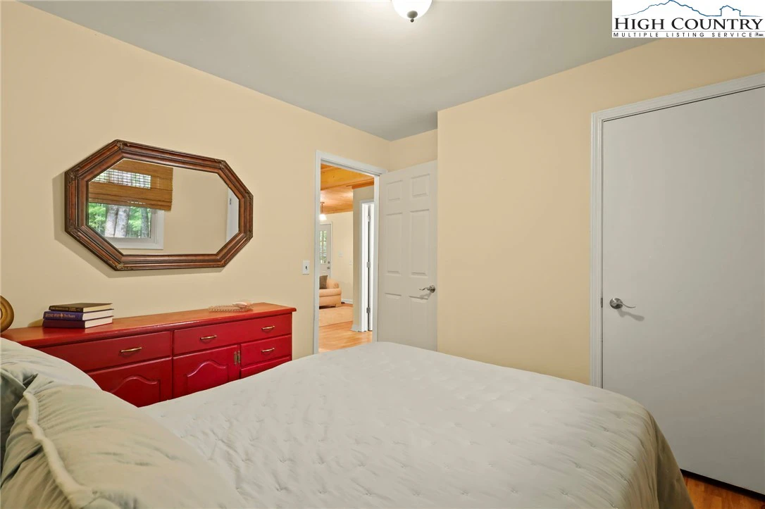 Image number 7 for the current listing